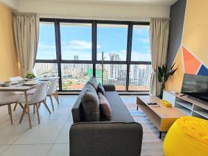 Sunlit Minimalist Suite, 7 Pax at Urban Suites Georgetown by SuperStay
