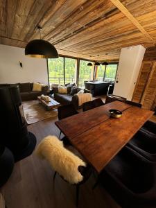 Chalets Un Ecrin de Serenite Face aux Montagne chalet nathalya : photos des chambres