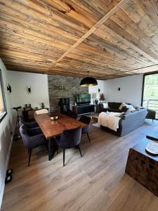 Un Écrin de Sérénité Face aux Montagne chalet nathalya