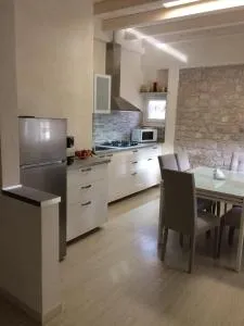 Villa Marga, private garden, patio, (shared) pool, 3 large bedrooms - 福利纳