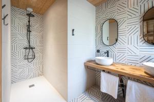 Chalets L'Alcove - Chalet avec Piscine : photos des chambres