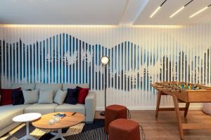 Maverick Sheikh Zayed Near The Hub