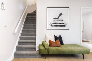 Mickle Townhouse, Steps to CBD