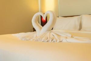 Oxygen 3BR Walk to Shops, Bars, Private Pool v113