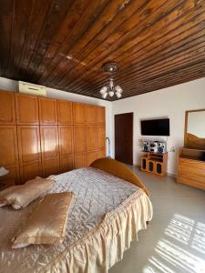 Armandos wooden roof