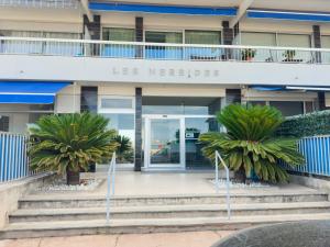 Holiday on the Beach, Bnb Rickeys