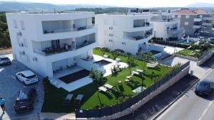 Apartments Twins with private pool - 4hvězdičkové hotely ve městě Novalja