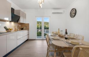 Cozy Home In Mirlovic Zagora