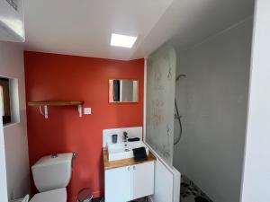 Sejours chez l'habitant Chambre independante chez l habitant dans le Cotentin : Chambre Quadruple avec Salle de Bains Privative