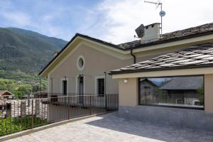 Manor House