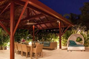 2 Bedroom Villa seconds to beach, private pool