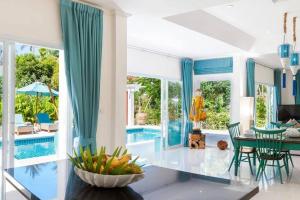 2 Bedroom Villa seconds to beach, private pool