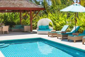 2 Bedroom Villa seconds to beach, private pool