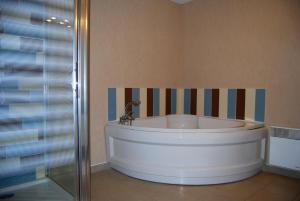 Hotels Le Logis De La Lys : Chambre Familiale (3 Adultes)