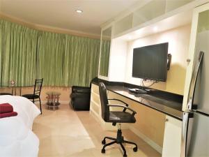 Jomtien Thip Condotel - Sleeps 2 Beachside