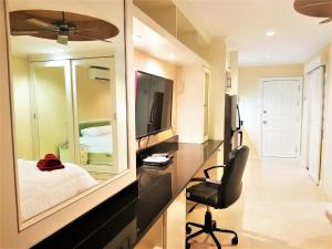 Jomtien Thip Condotel - Sleeps 2 Beachside
