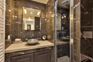 Appartement avec toit terrasse équipé au centre Saint Tropez vue mer