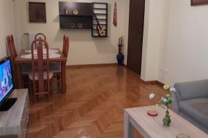 Cozy and spacious 2 BDR Apt 15 min from the city center