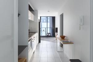 Northside Rendezvous - A Stylish Couples Hideaway