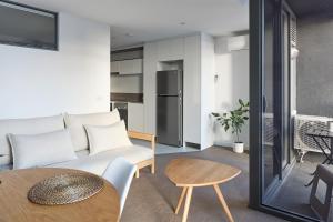 Northside Rendezvous - A Stylish Couples Hideaway