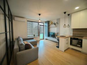 Modern Urban Retreat & Private Parking