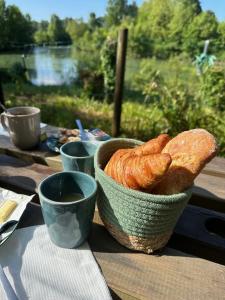 B&B / Chambres d'hotes Les nuits de Cassiopee : Chambre Double – Vue sur Lac