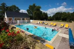 布鲁瑟露营酒店 - La Trinité-Surzur