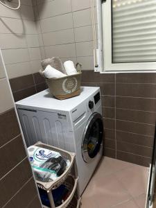 Dea Apartament Durrës, Golem