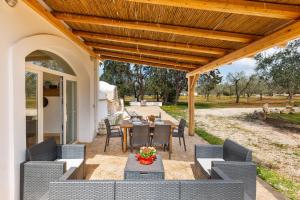 Trullo Melograno by Perle di Puglia