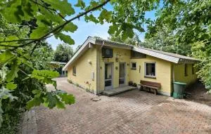 Lovely Home In Glesborg With Sauna - Fjellerup