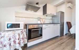 Lovely Apartment In Biograd Na Moru 