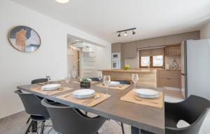 Lovely Home In Vrgorac With Wifi