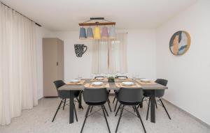 Lovely Home In Vrgorac With Wifi