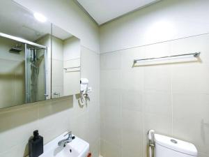 1BR Condotel with Balcony at FAME Residences #FM06