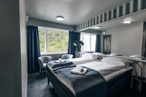 King Room with Mountain View room in Live Lofoten Hotel