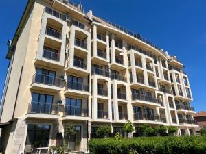 Azur Properties 76