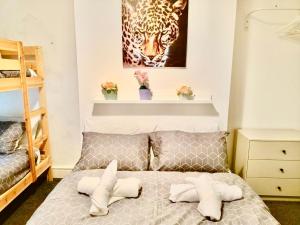 Liverpool 4 Bed Home Sleeps 18 Free Parking