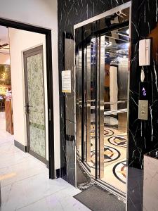lucasta hotel