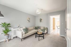 Windsor 10 Mins - 3 Bedrooms, 2 Bathrooms House with Parking - Apartmány, Slough