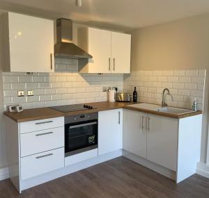 1-Bed - Sleeps 2 - Pet Friendly w Parking