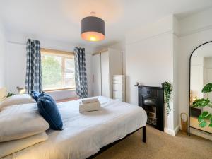 3 Bedroom home within walking distance of town - Pass the Keys