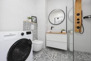 Metro Targówek One Bedroom Apartment for 4 with Furnished Balcony by Noclegi Renters