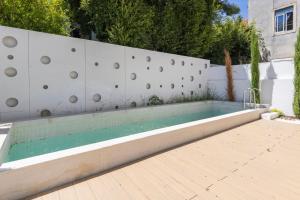 Lisbon Hidden Oasis With Pool by LovelyStay