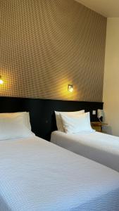 Hotels Logis Hotel Restaurant Grand Hotel de Lyon : photos des chambres