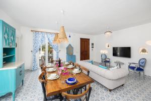 Villa Blue Island