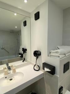 Hotels Holiday Inn Calais Coquelles by IHG : Chambre Lit King-Size Standard - Vue sur Jardin - Étage Intermédiaire