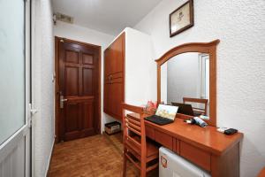 Queen Hotel Saigon Airport