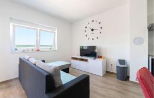 Awesome Apartment In Obrovac With Wifi 