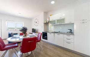 Awesome Apartment In Obrovac With Wifi