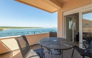 2 Bedroom Lovely Apartment In Obrovac - Anić